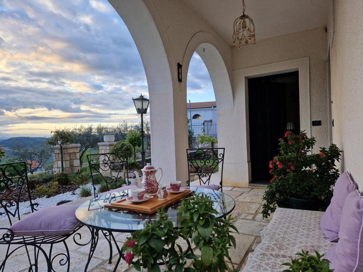 Apartment Cristina With Stunning View 비지나다 외부 사진